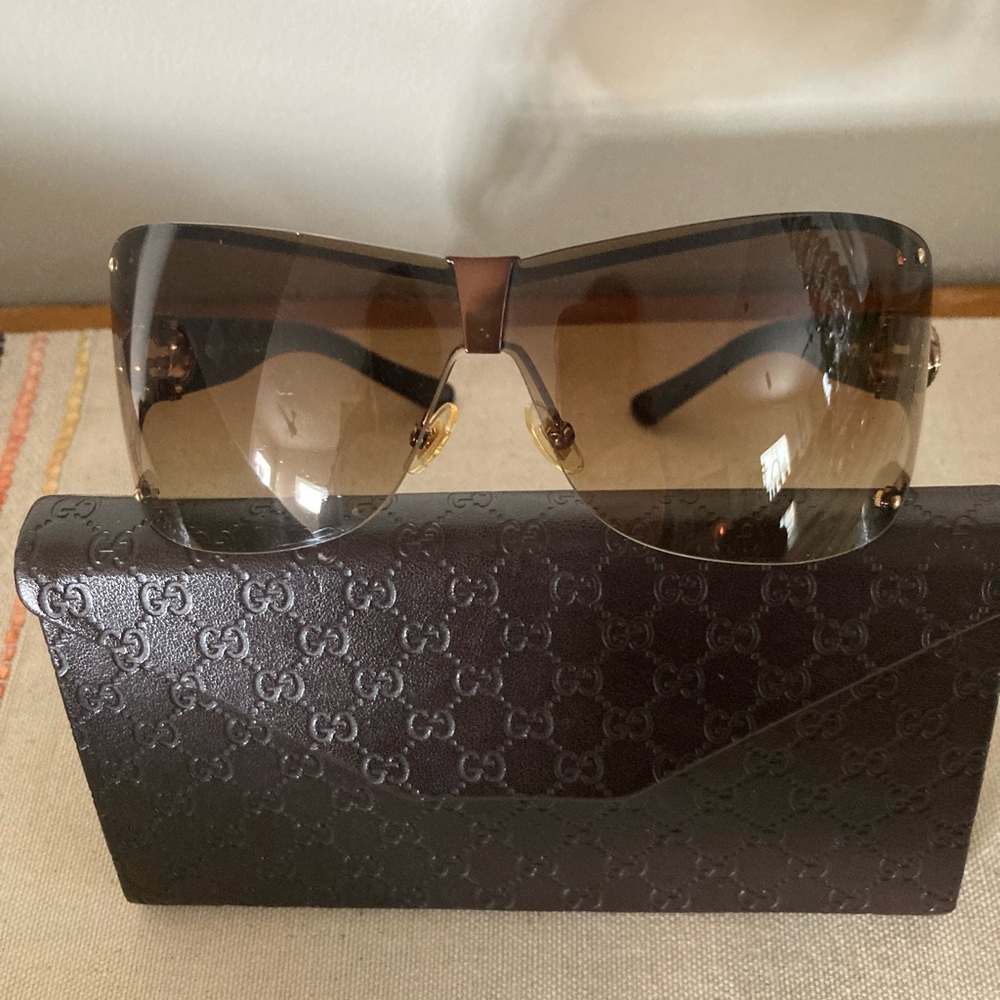 Gucci Wrap Lightweight Sunglasses w/ Case